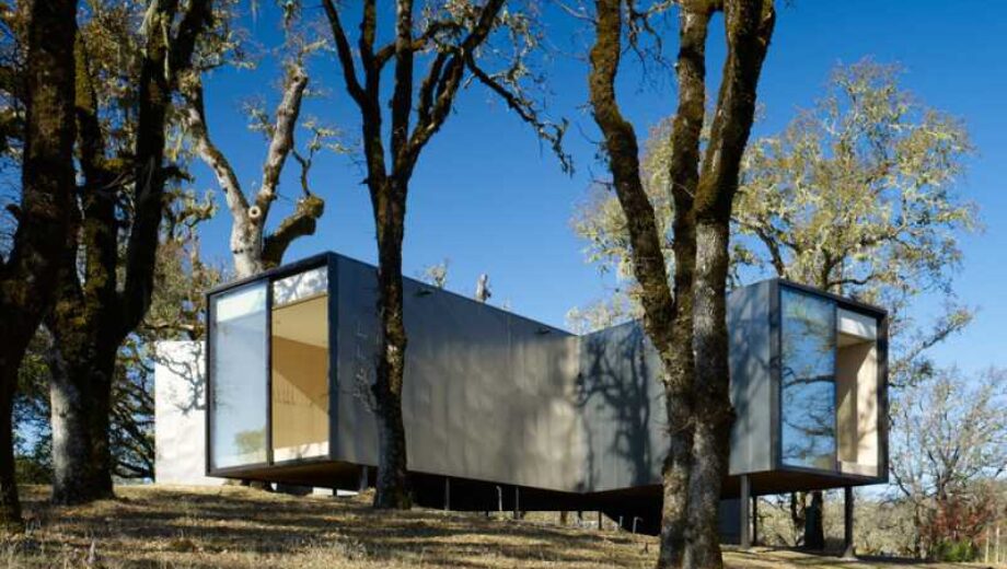 Moose-Rd-House-low-cost-durability-and-environmental-protection-by-Mork-Ulnes-Architects-1-800×480-1