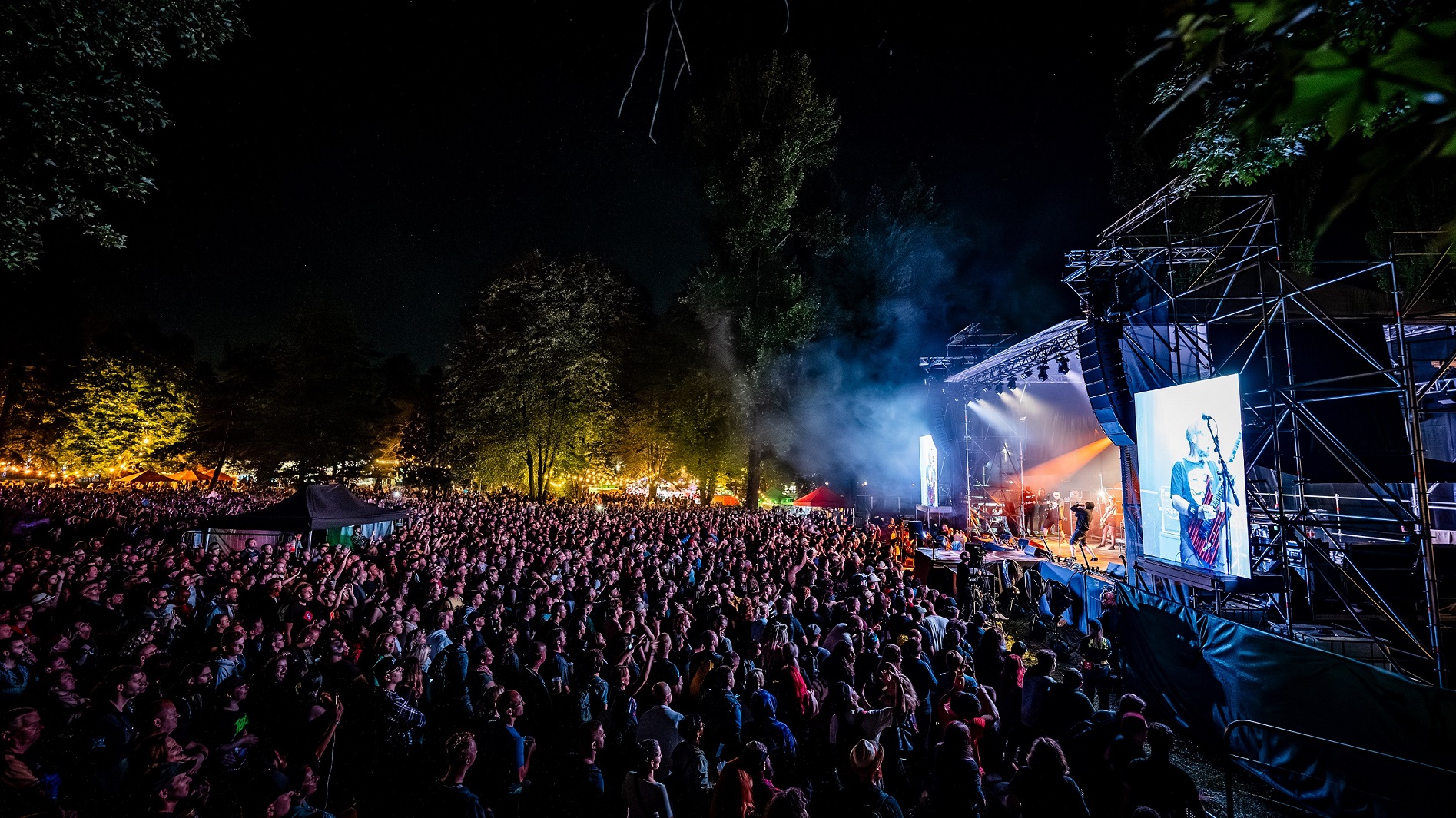 Multižánrový festival HELFEST 2024 zverejnil kompletný Lineup. Oslava 25. narodenín kapely Heľenine Oči bude jedna veľká žúrka!
