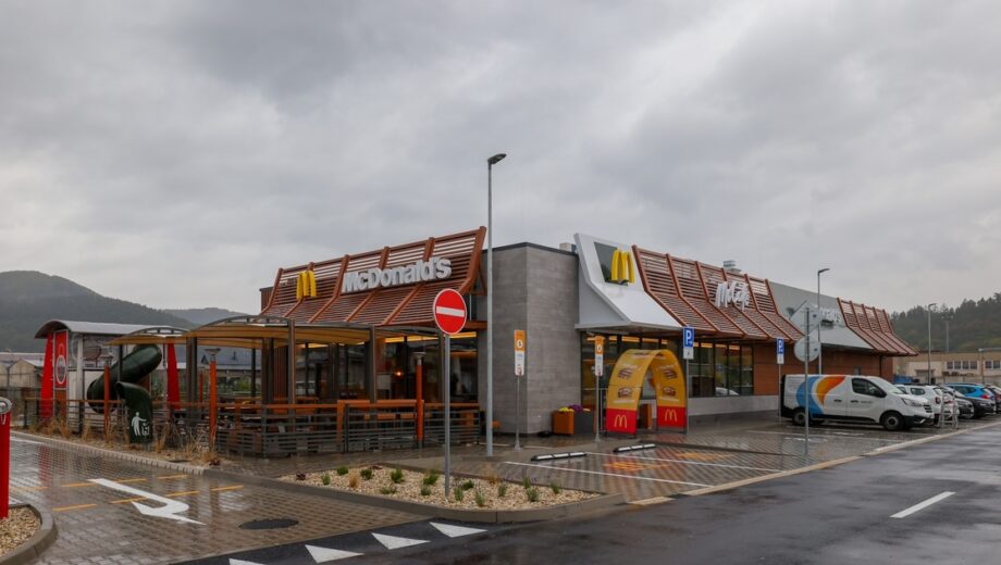 V Žiline pribudla už 43. prevádzka McDonald’s na Slovensku. Zákazníci sa môžu tešiť „v domčeku“ na McCafé a výnimočný dizajn