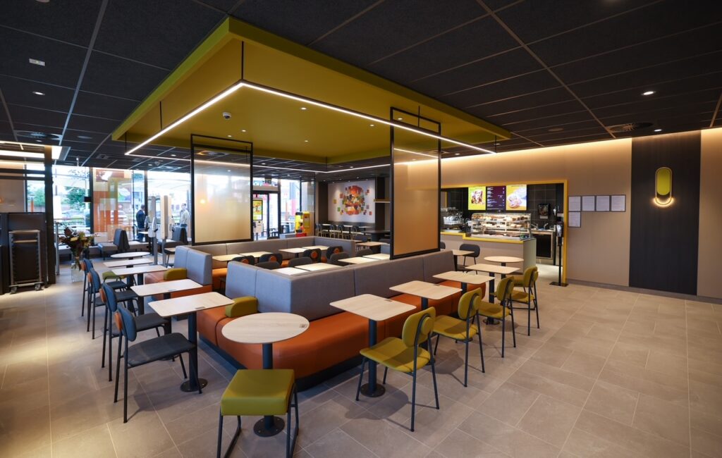 V Žiline pribudla už 43. prevádzka McDonald’s na Slovensku. Zákazníci sa môžu tešiť „v domčeku“ na McCafé a výnimočný dizajn