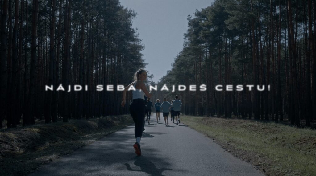 Nela Pocisková hľadá svoju Pravdu v novom klipe – pri zrode stála aj Katarína Knechtová