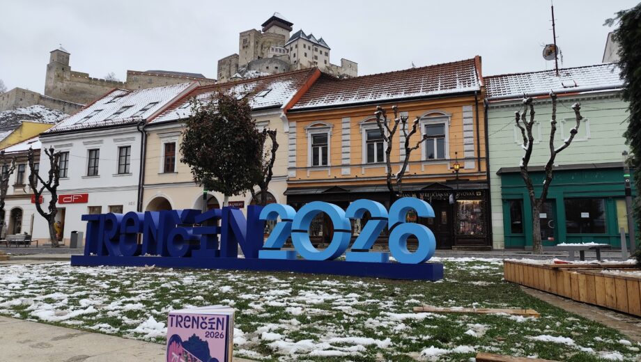 Trenčín 2026 na Mierovom námestí: Symbol kultúrneho roka pod hradom