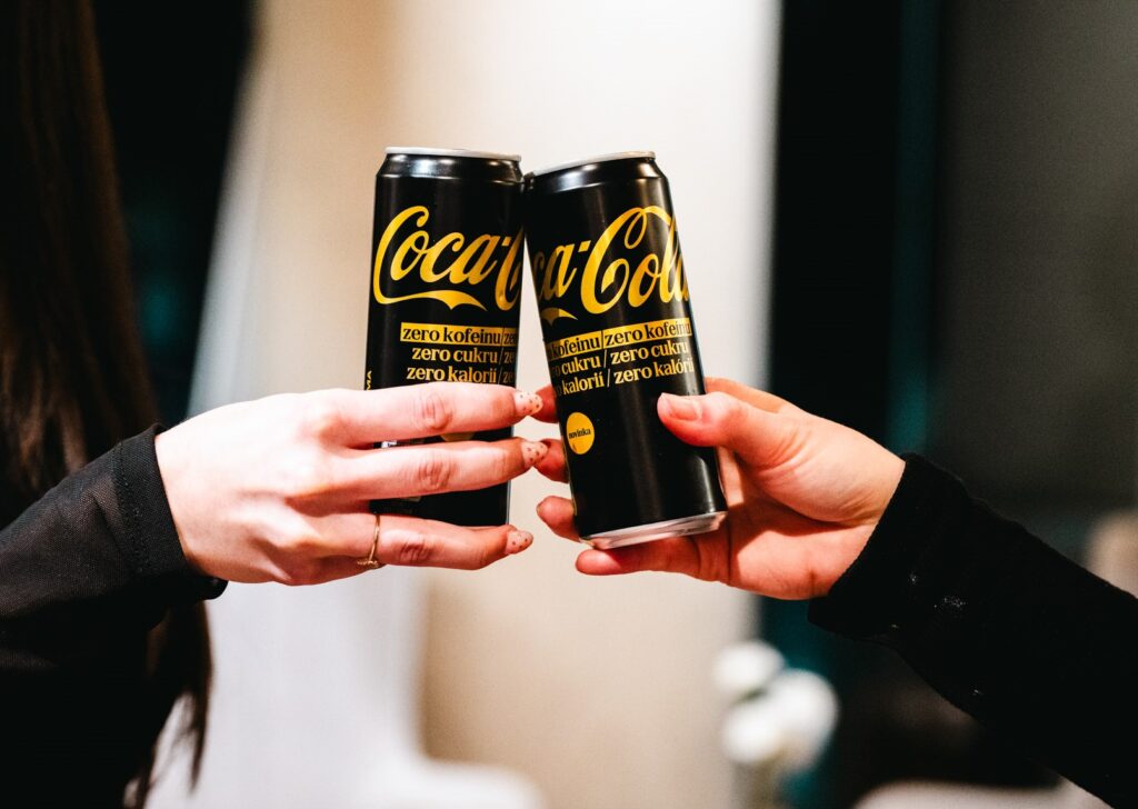 Prieskum spoločnosti Coca-Cola ukazuje, že alkohol zohráva čoraz menšiu úlohu v tom, aby sa ľudia vo veku 30 — 45 rokov zabavili a zároveň si oddýchli.