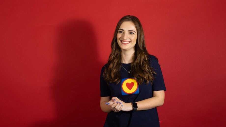 Oplatí sa, zastaviť sa. Lidl oslavuje MDŽ rozdávaním ruží svojim zamestnankyniam, ale aj zákazníčkam