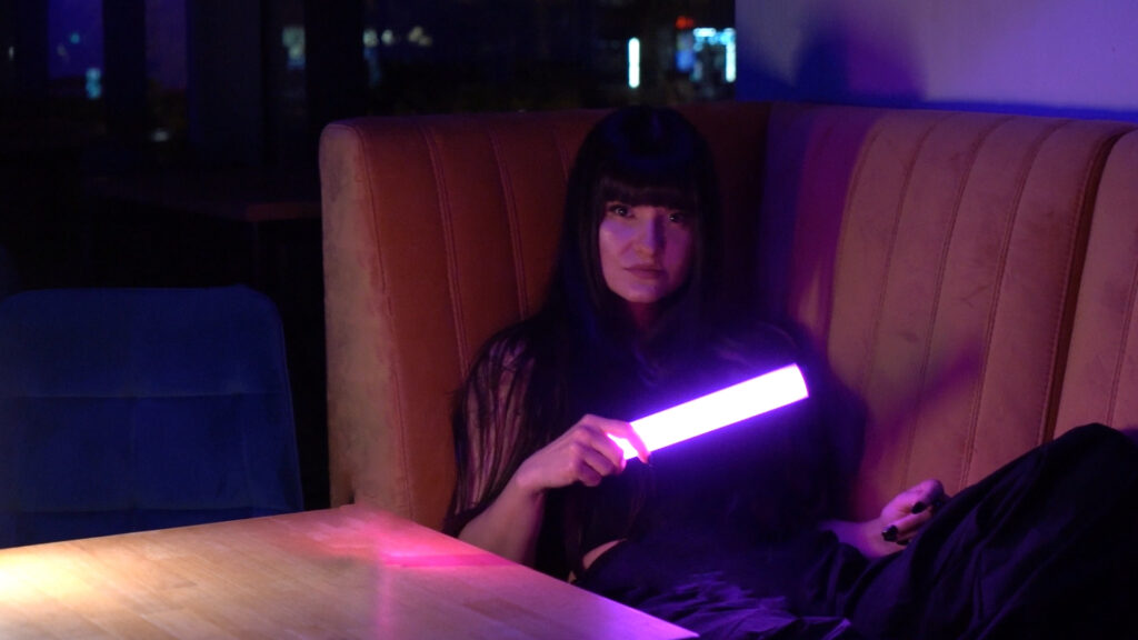 KATA sa vracia k elektronike. NA JEDINÝ NÁDYCH je ponor do deep housu aj do vlastného vnútra