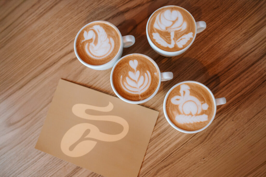 Kúzlo latte artu často spočíva v jednoduchosti, no aj osobnom prístupe, ktorý do prípravy vložíte