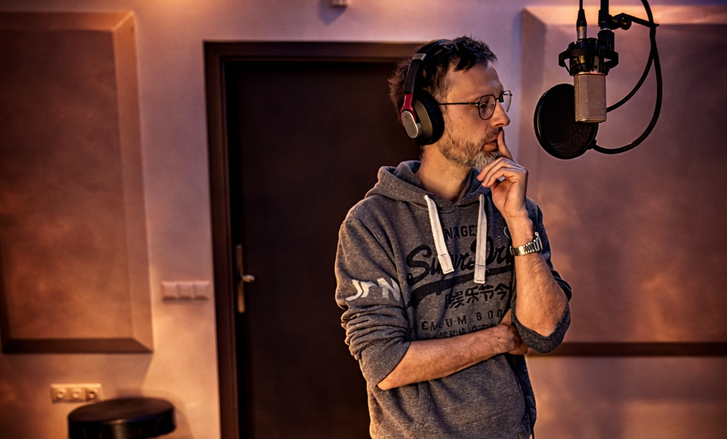 Robert Burian predstavuje novú skladbu „Som doma“ s Matejom Koreňom