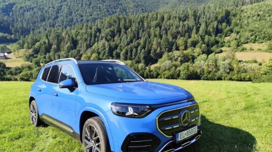 Mercedes-Benz GLB 350 4MATIC elektromobil počas testu
