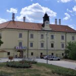 Hlohovský zámok prežil Turkov, vojakov aj polepšovňu. Pár krokov od neho stojí divadlo, v ktorom mal hrať Beethoven