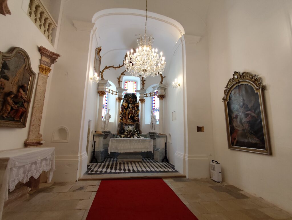 Hlohovský zámok prežil Turkov, vojakov aj polepšovňu. Pár krokov od neho stojí divadlo, v ktorom mal hrať Beethoven