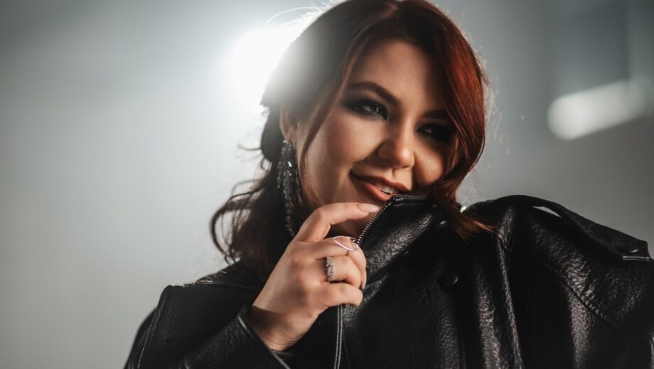 Celeste Buckingham vydáva Watch Me Win, oficiálnu hymnu majstrovstiev Európy žien v hádzanej 2026
