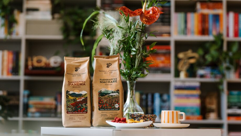 Predstavte si kontrast dvoch úplne odlišných svetov na jednej strane brazílske farmy Ipanema Coffees v oblasti Minas Gerais, kde sa tradícia generácií spája s ino
