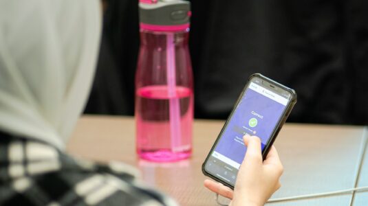 Online svet školákov: mobil je súčasťou učenia aj komunikácie