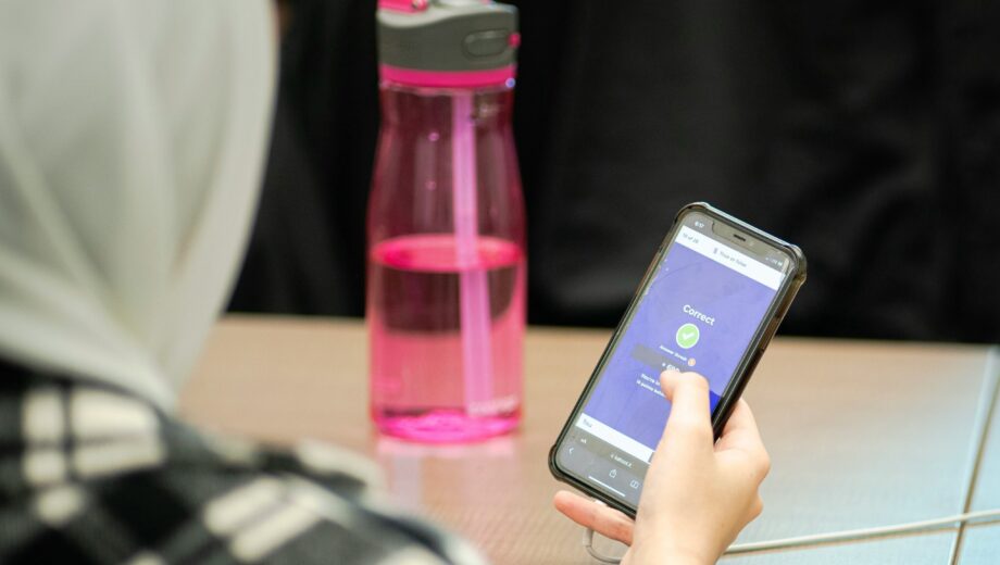 Online svet školákov: mobil je súčasťou učenia aj komunikácie
