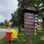 Hřebčín Slatiňany nadväzuje na dlhú tradíciu chovu koní spätú aj s neďalekým Zámkom Slatiňany. Po druhej svetovej vojne sa toto miesto stalo významným centrom záchrany a chovu starokladrubských vraníkov, na ktorej sa výrazne podieľal profesor František Bílek.